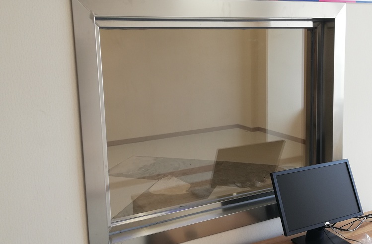 鉛玻璃無(wú)窗套的嚴(yán)重后果，你愿意承受嗎？